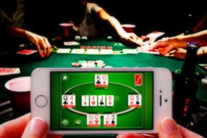 Why Multiplayer Gaming Makes You Better at Poker Tables